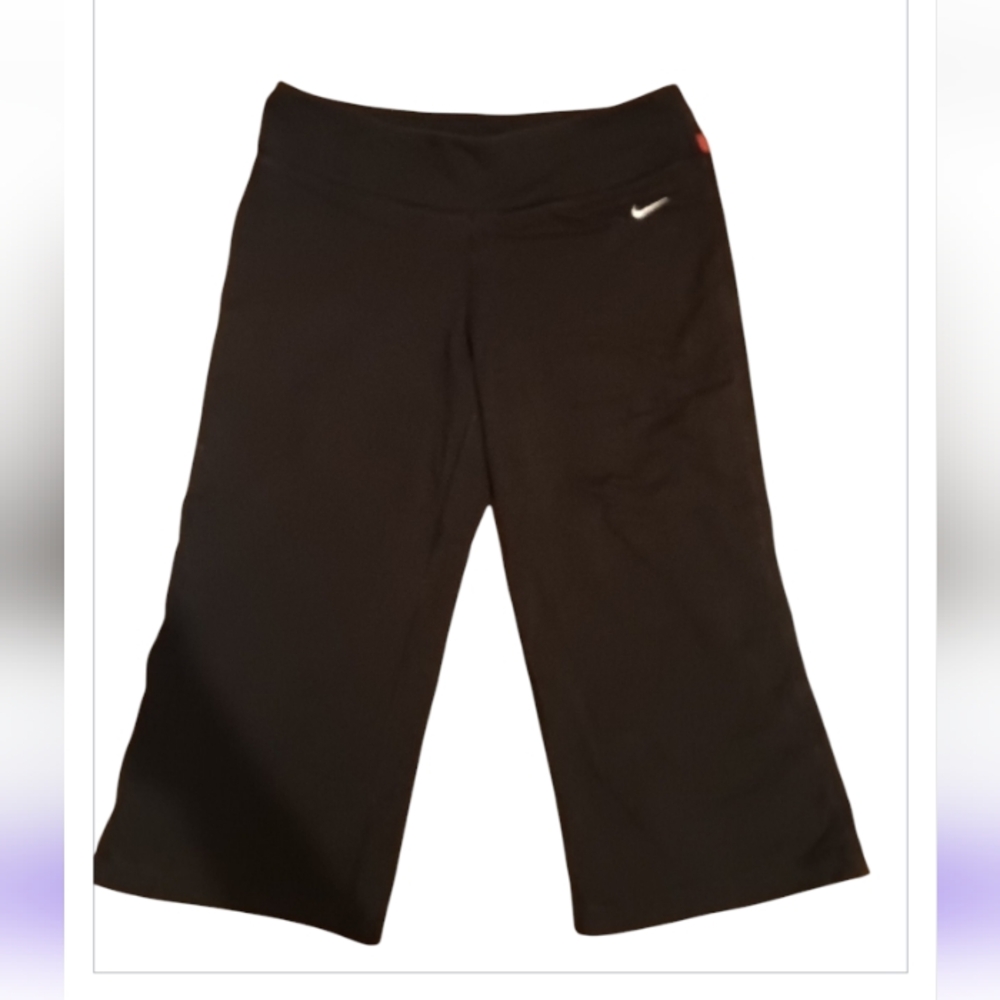 Nike Black Capri Wide Leg Leggings with Elastic Waistband